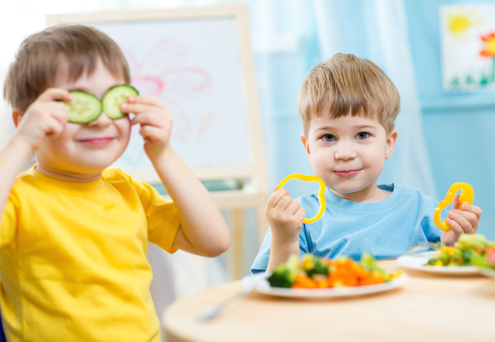 Kids,Eating,Healthy,Food,In,Kindergarten,Or,At,Home